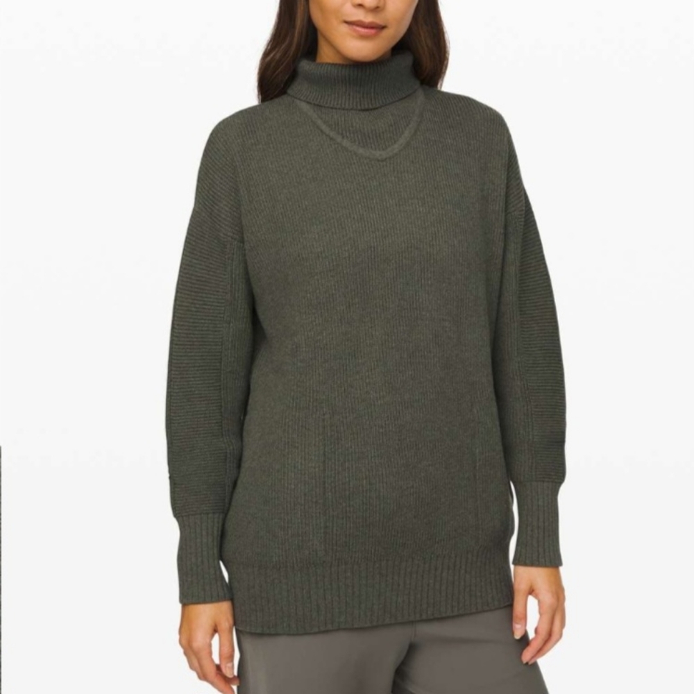💛 NWT- Lululemon Cozy Calling Turleneck